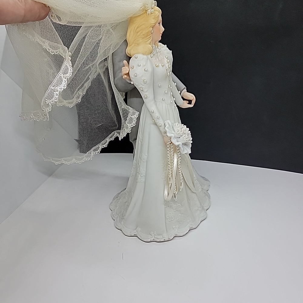 Vintage EHW 1987 Porcelain Bride And Groom Figurine Music Box Wedding March - Picture 8 of 10